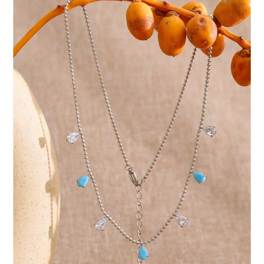 Cubic zirconia necklace in gold-plated stainless steel with cubic zirconia.