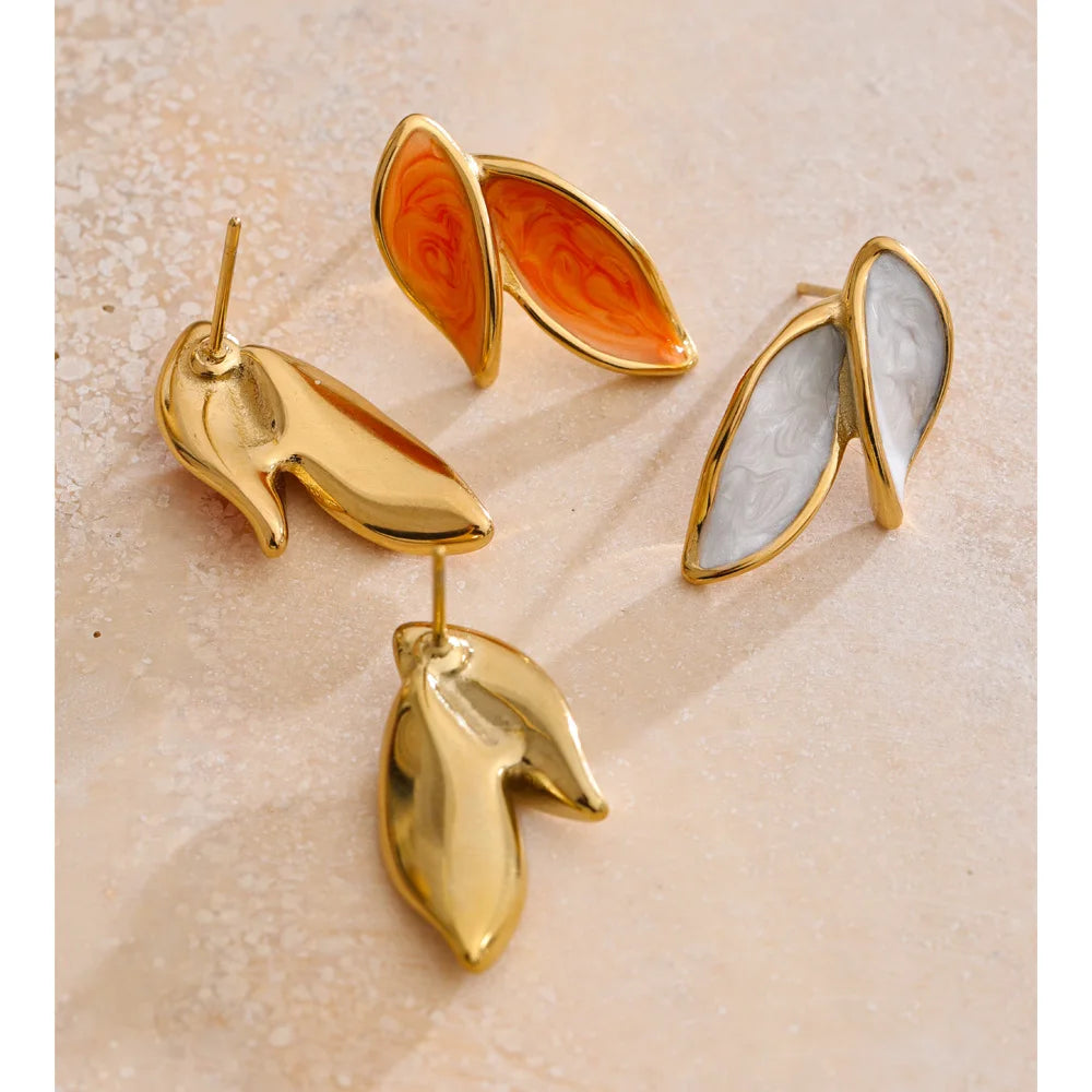 White enamel earrings in gold-plated stainless steel with enamel.