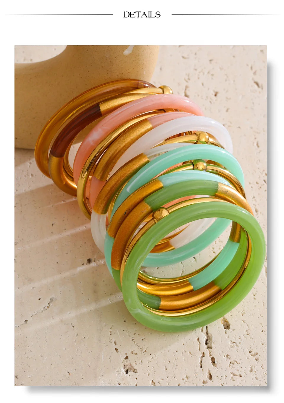 Resin acrylic multi-color bracelet in gold-plated stainless steel with resin and acrylic.