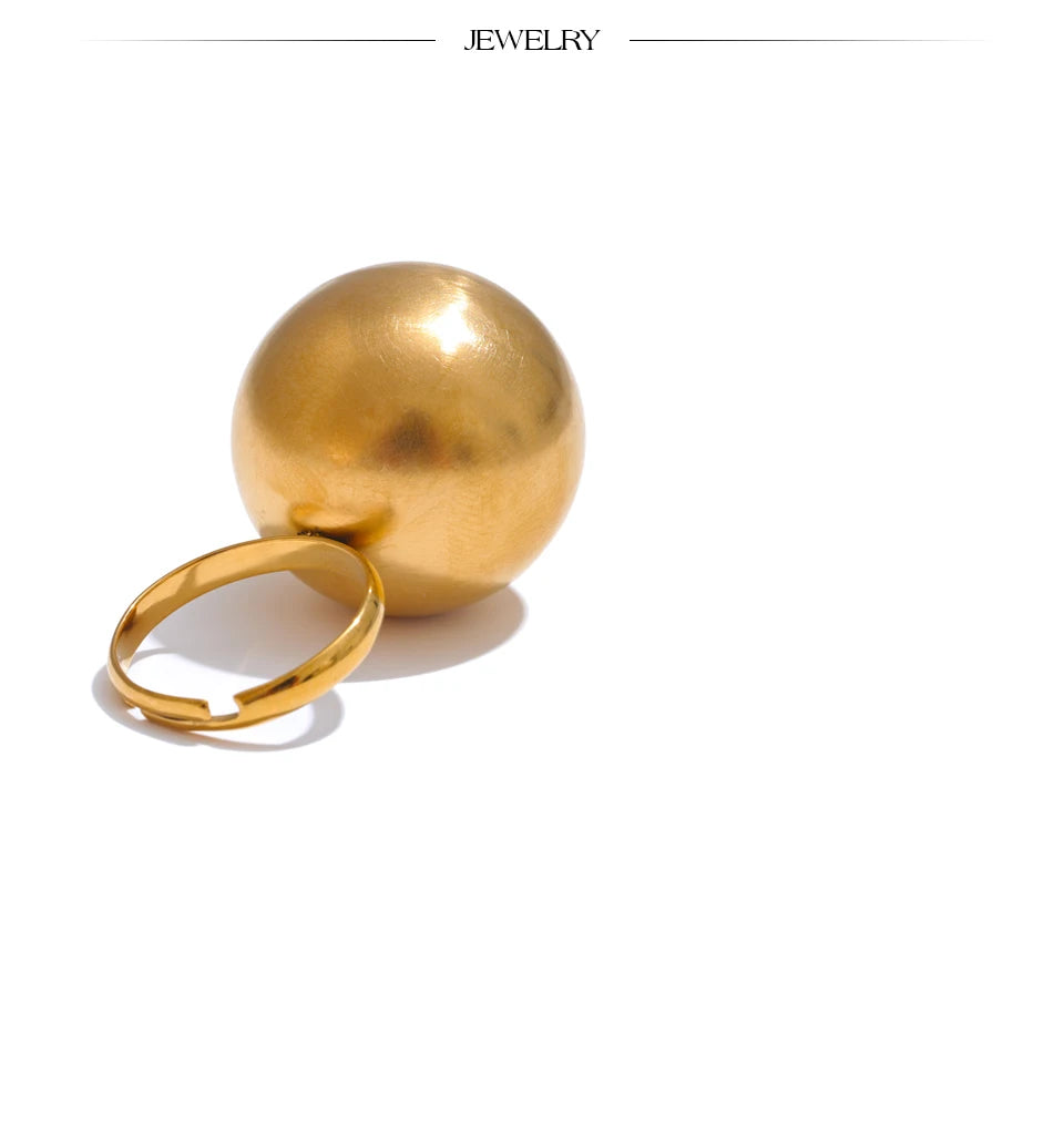 Geometric ring in 18K gold-plated stainless steel.