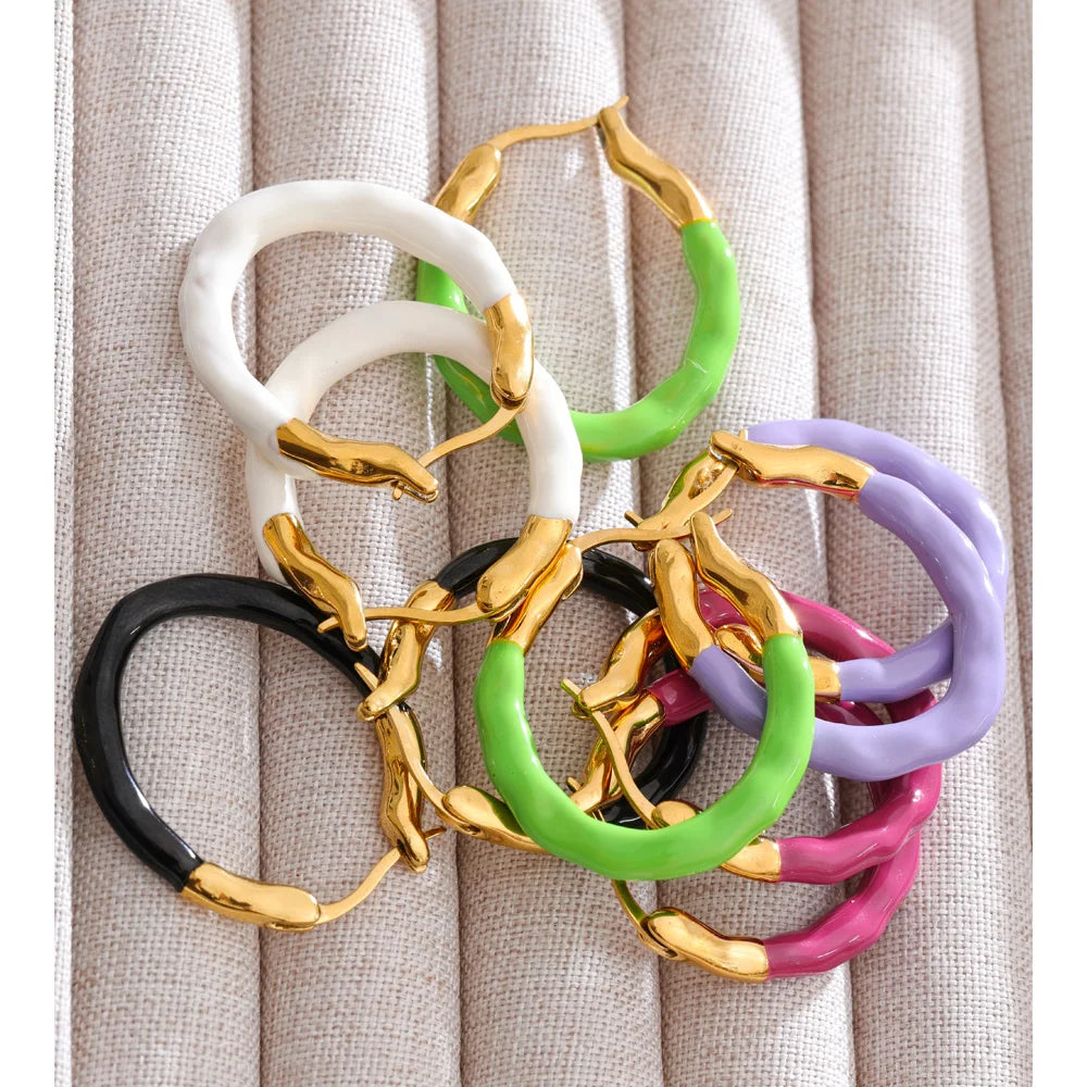 Multi-color y2k geometric earrings in gold-plated stainless steel.