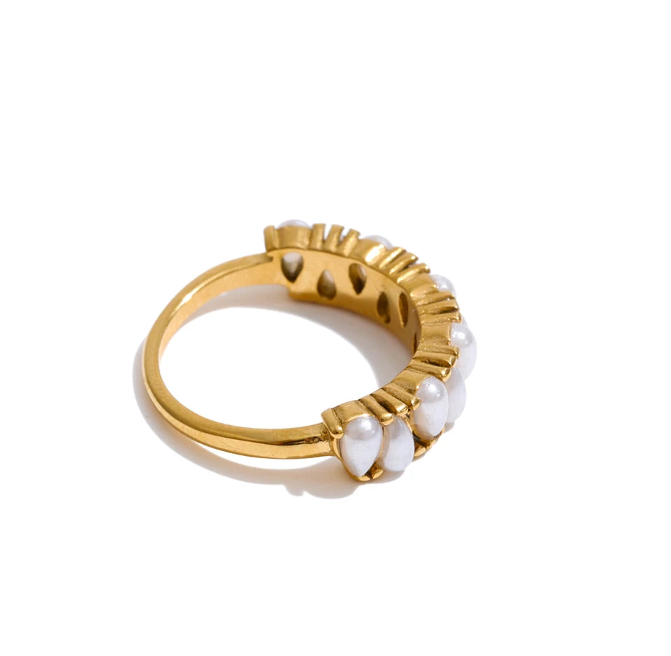 Pearl geometric ring in 18K gold-plated stainless steel with pearl.