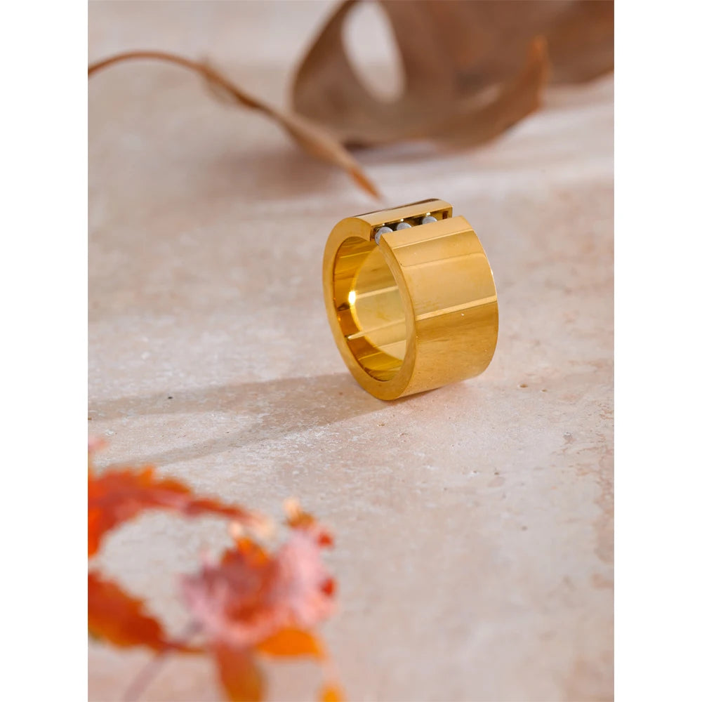 Geometric ring in gold-plated stainless steel.