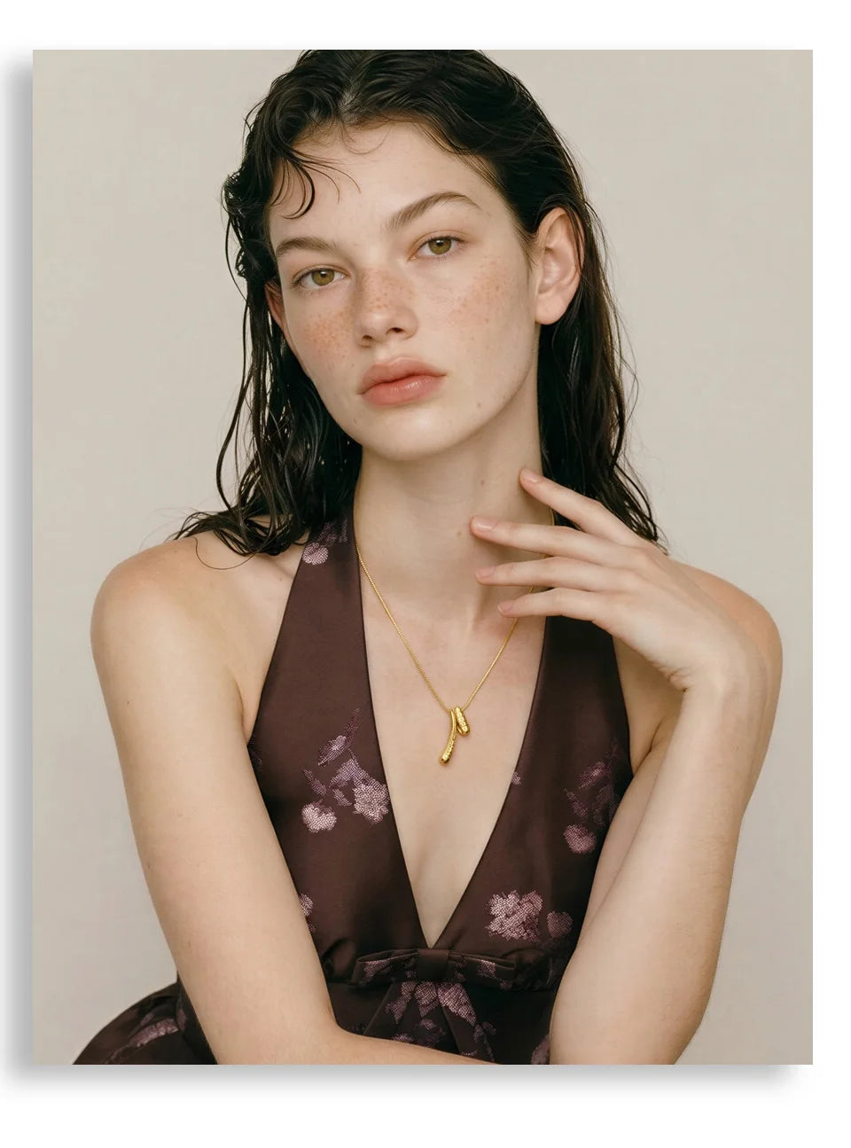 Geometric necklace in gold-plated stainless steel.