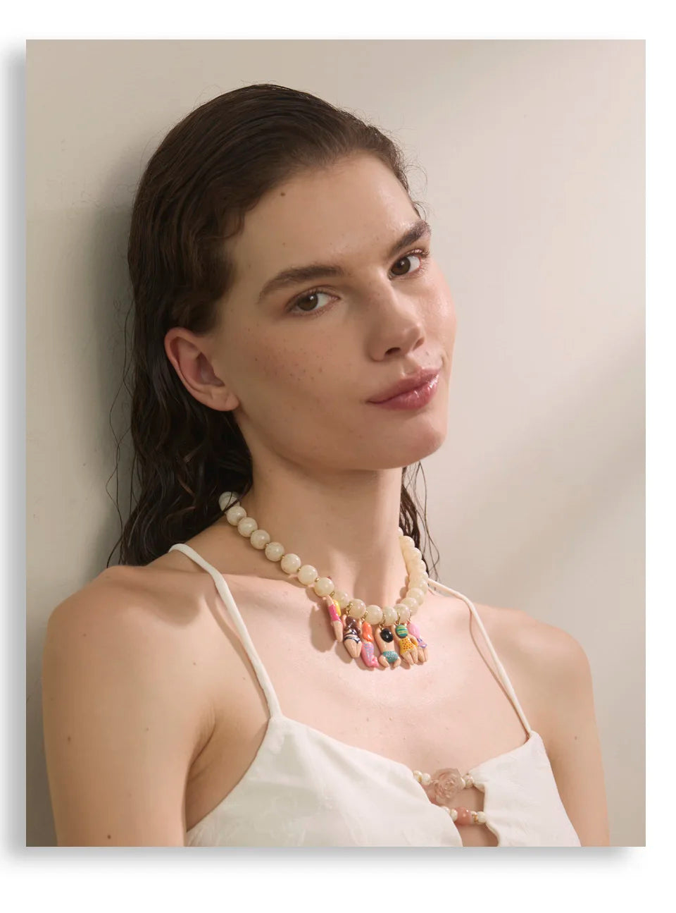 Resin glass natural stone necklace in gold-plated stainless steel with natural stone and resin.