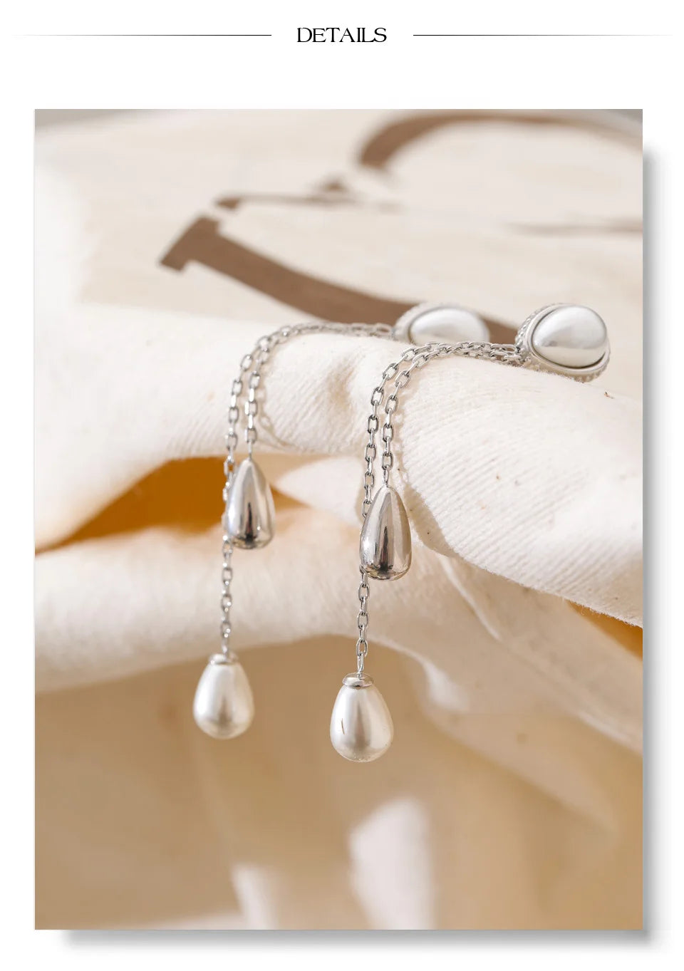 Pearl geometric chain earrings in gold-plated stainless steel with pearl.