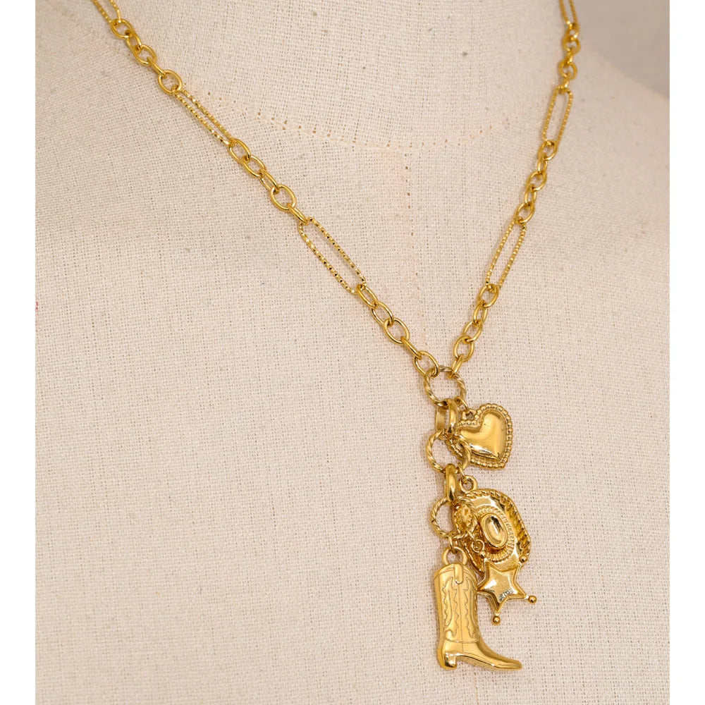 Heart star geometric necklace in gold-plated stainless steel.