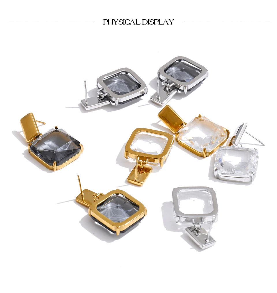 Cubic zirconia geometric earrings in gold-plated stainless steel with cubic zirconia.