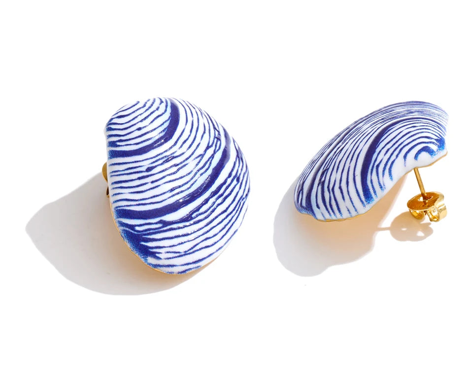 Shell enamel geometric earrings in gold-plated stainless steel with shell and enamel.