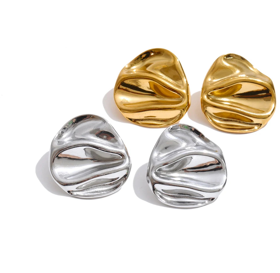 Geometric earrings in gold-plated stainless steel.