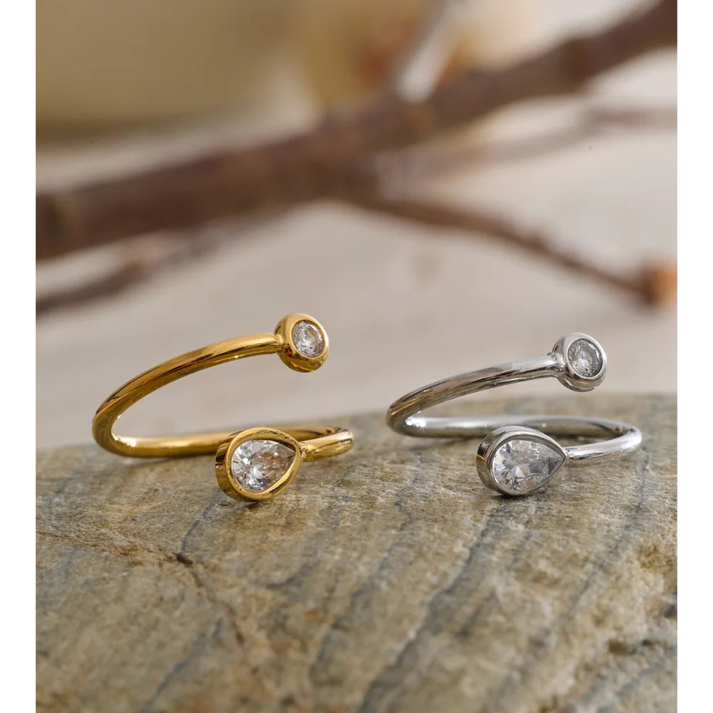 Cubic zirconia geometric ring in 18K gold-plated stainless steel with cubic zirconia.