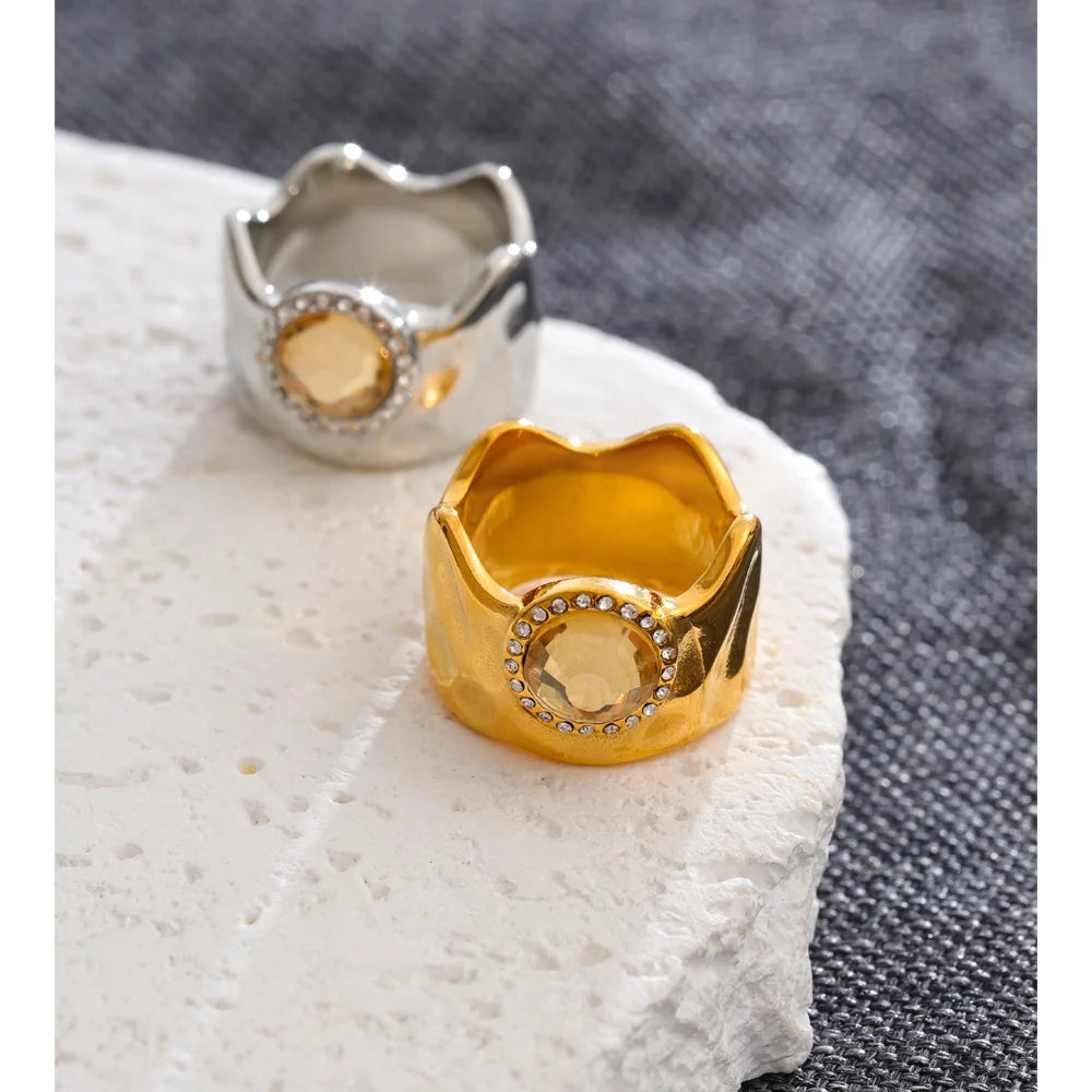 Cubic zirconia geometric ring in 18K gold-plated stainless steel with cubic zirconia.