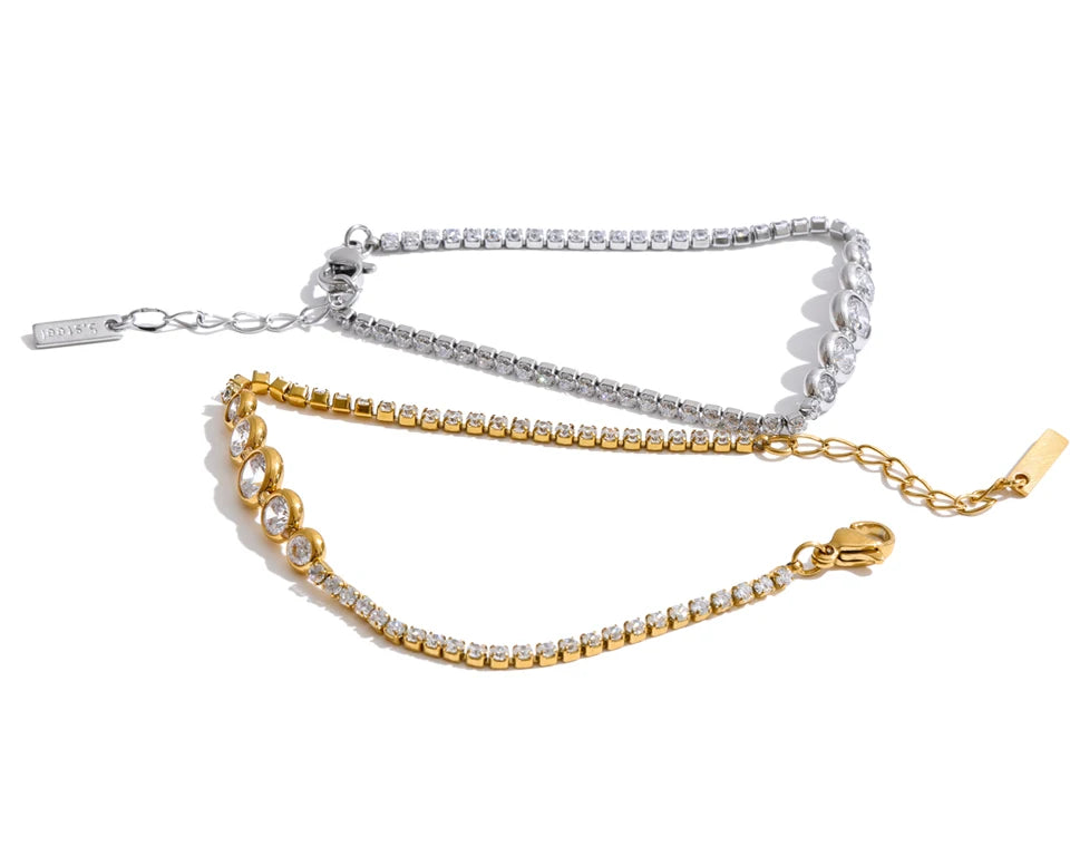 Cubic zirconia geometric chain necklace in gold-plated stainless steel with cubic zirconia.