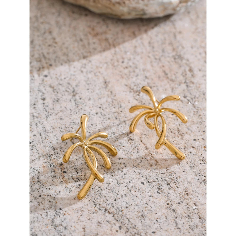 Geometric earrings in gold-plated stainless steel.