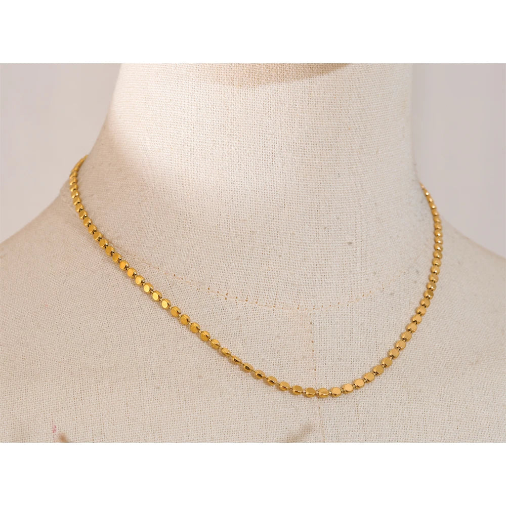 Geometric chain necklace in gold-plated stainless steel.