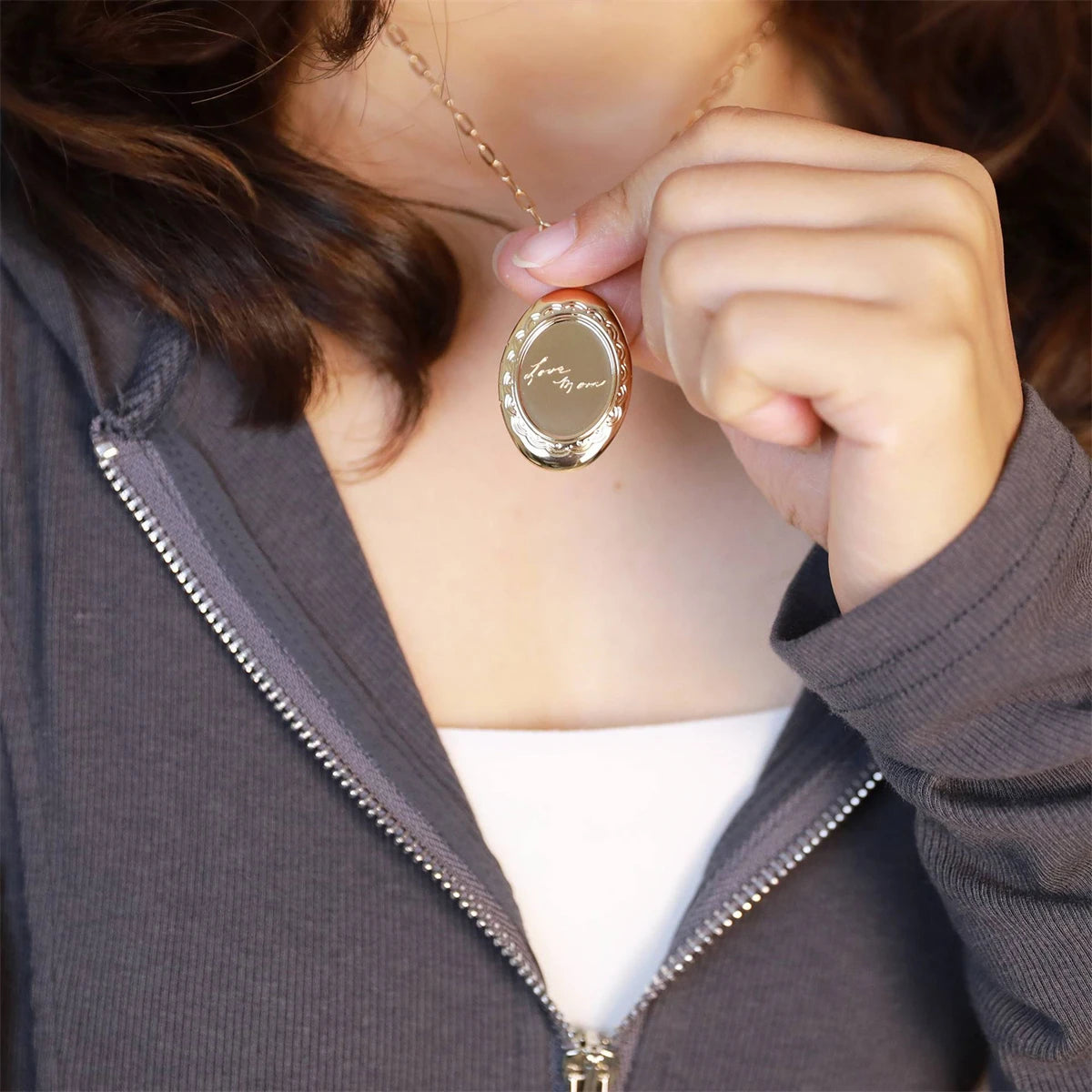 December Flower Opening and Closing Album Necklace Oval Flower Pendant Birth Flower Clavicle Chain Gold Plated Color Preserved