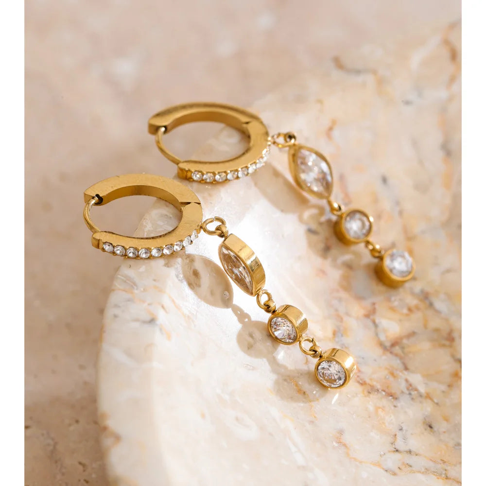 Cubic zirconia geometric chain earrings in gold-plated stainless steel with cubic zirconia.