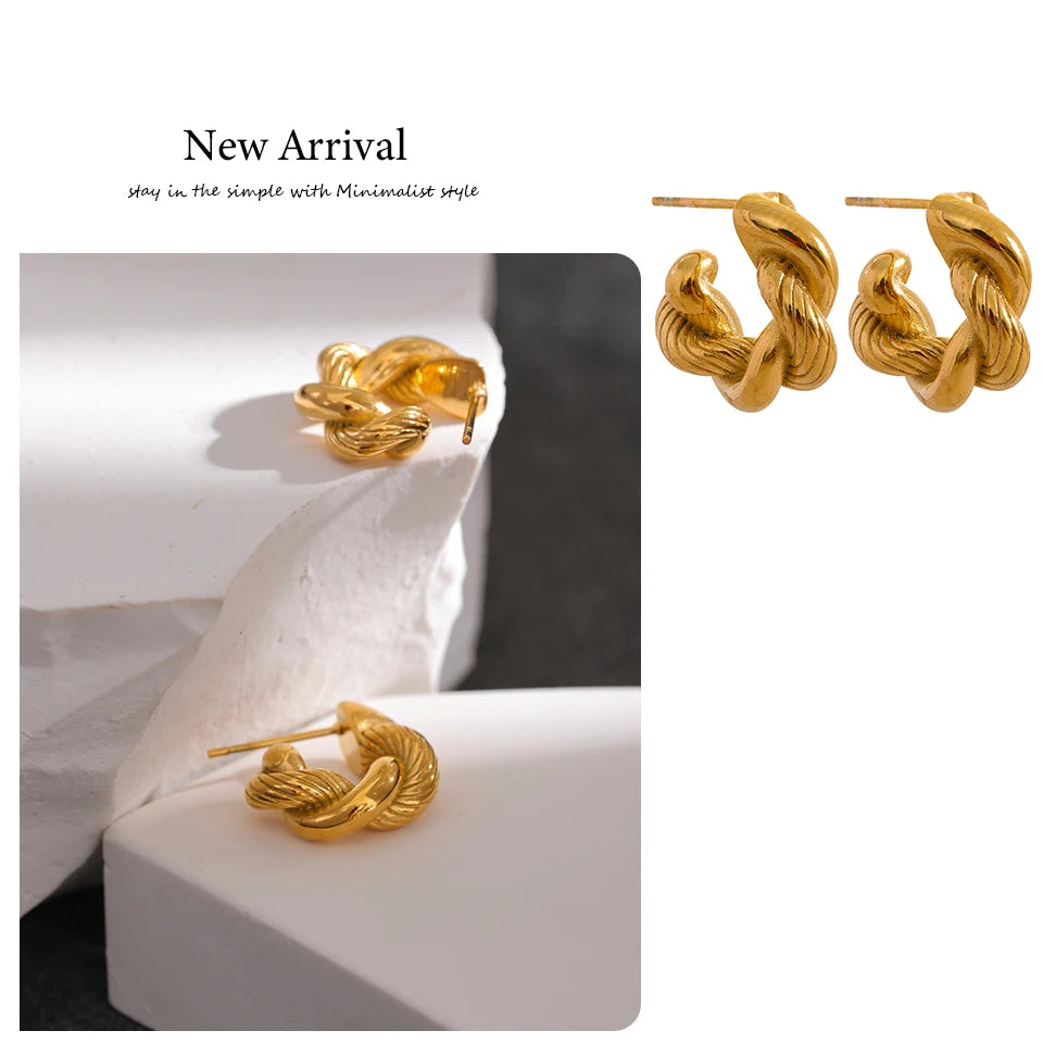 Geometric earrings in gold-plated 316L stainless steel.