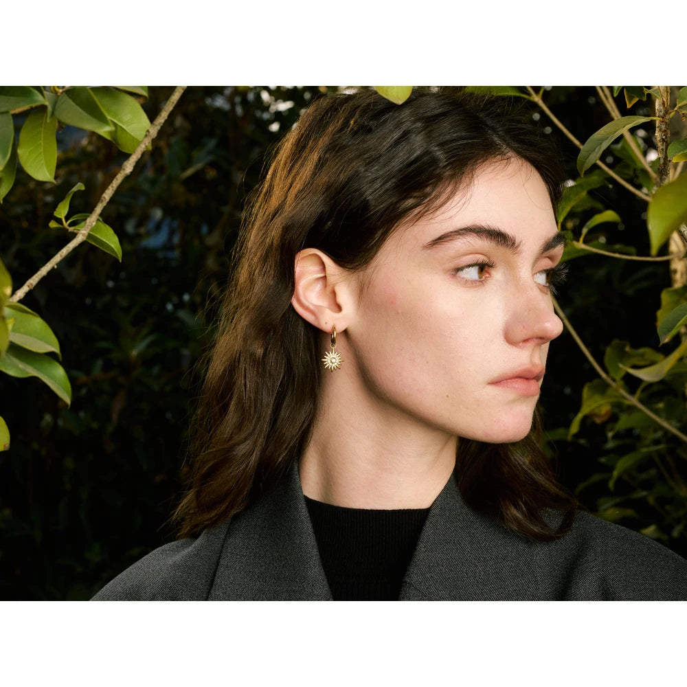 Cubic zirconia sun geometric earrings in gold-plated stainless steel with cubic zirconia.