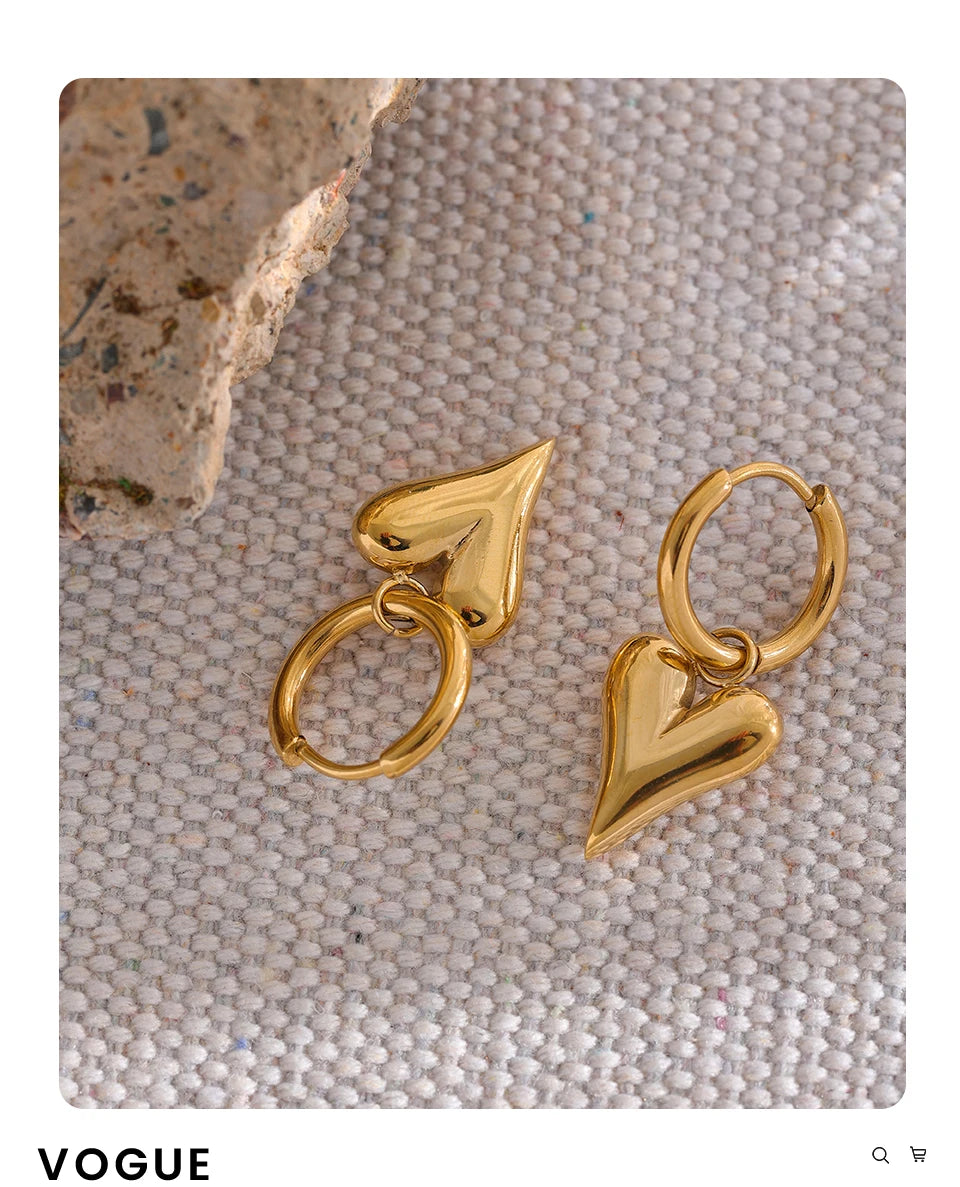 Heart earrings in gold-plated stainless steel.