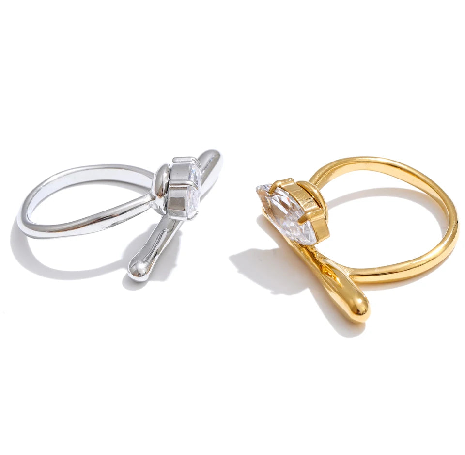 Cubic zirconia geometric ring in 18K gold-plated stainless steel with cubic zirconia.