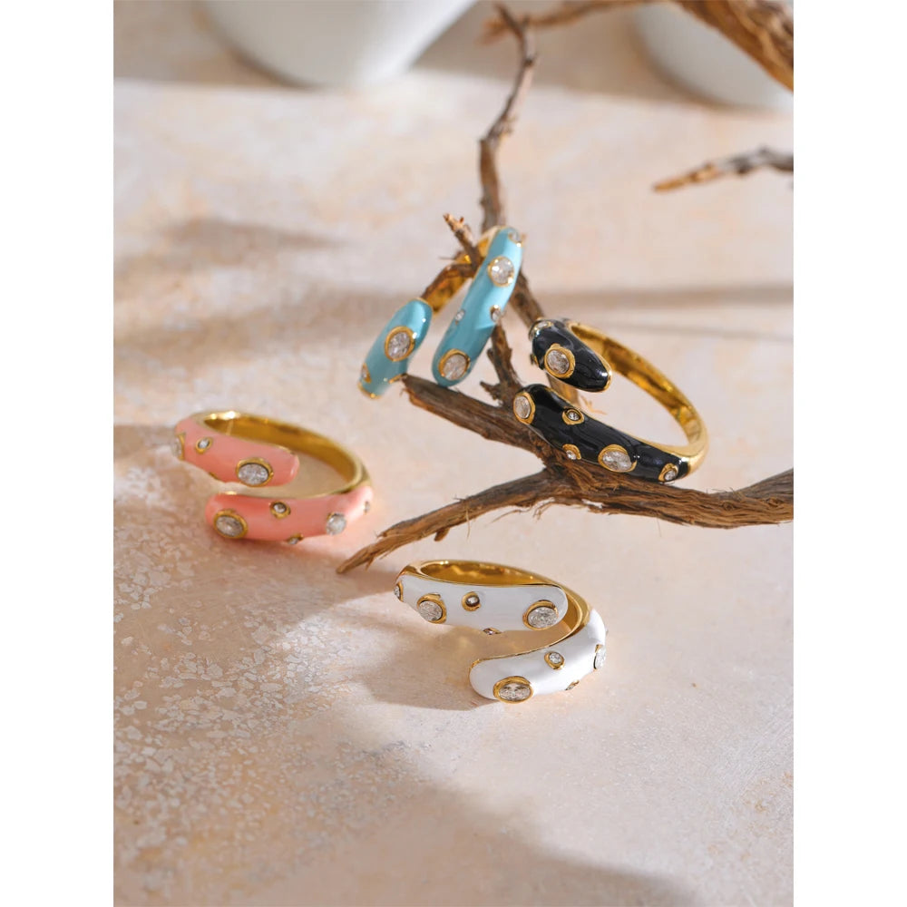 Black cubic zirconia enamel ring in 18K gold-plated stainless steel with cubic zirconia and enamel.