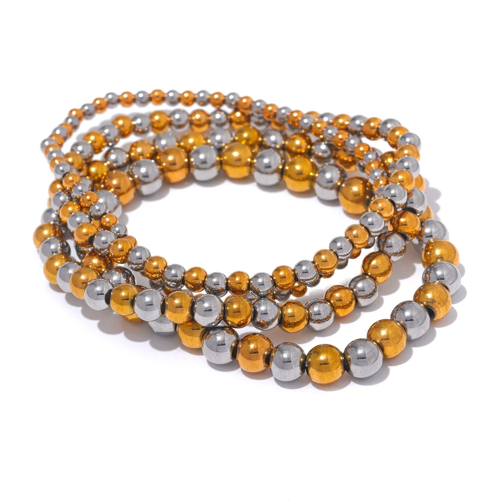 Bracelet made of gold-plated stainless steel beads.