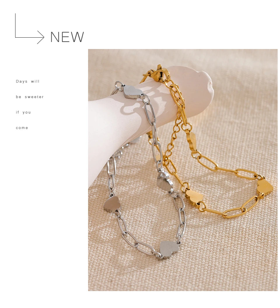 Heart chain necklace in gold-plated stainless steel.