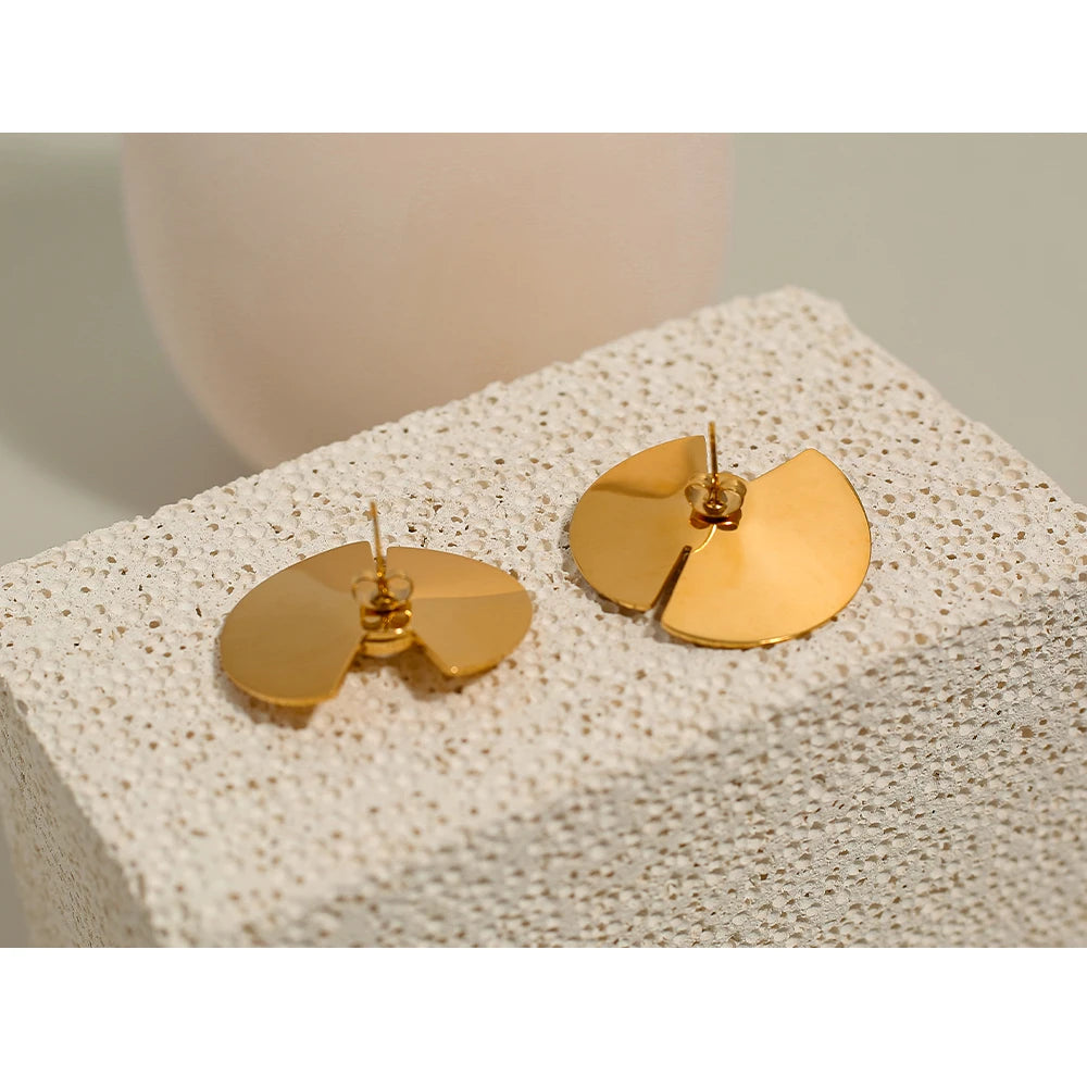 Pearl Flower Stud Earrings — 316L Stainless Steel · PS440