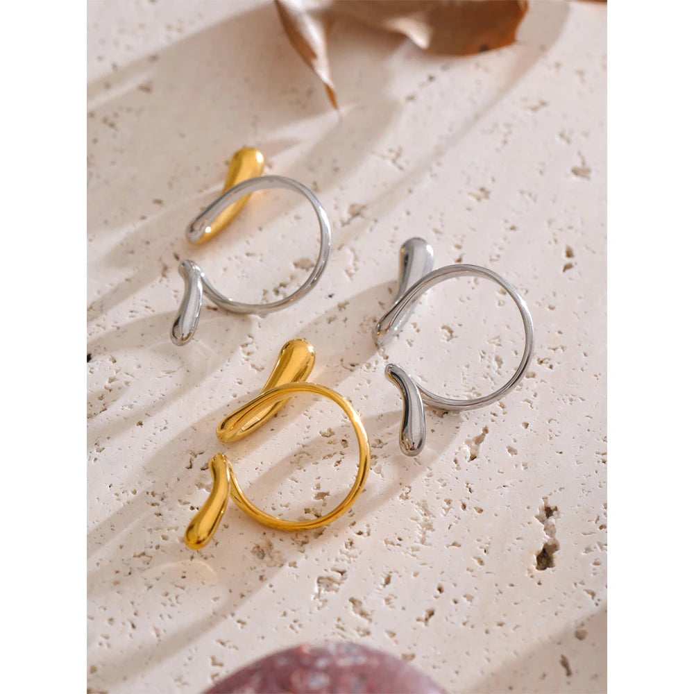 Geometric ring in 18K gold-plated stainless steel.