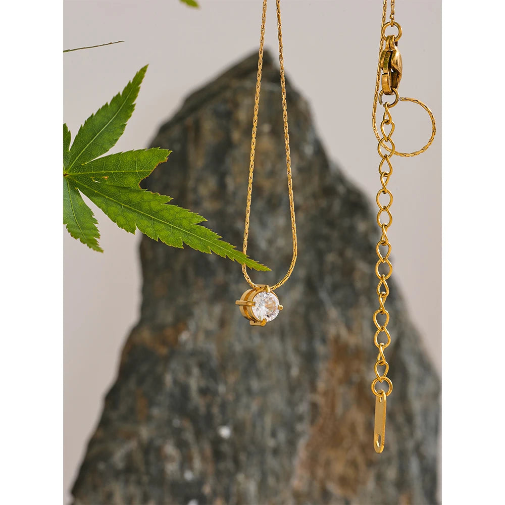 Cubic zirconia geometric necklace in gold-plated stainless steel with cubic zirconia.