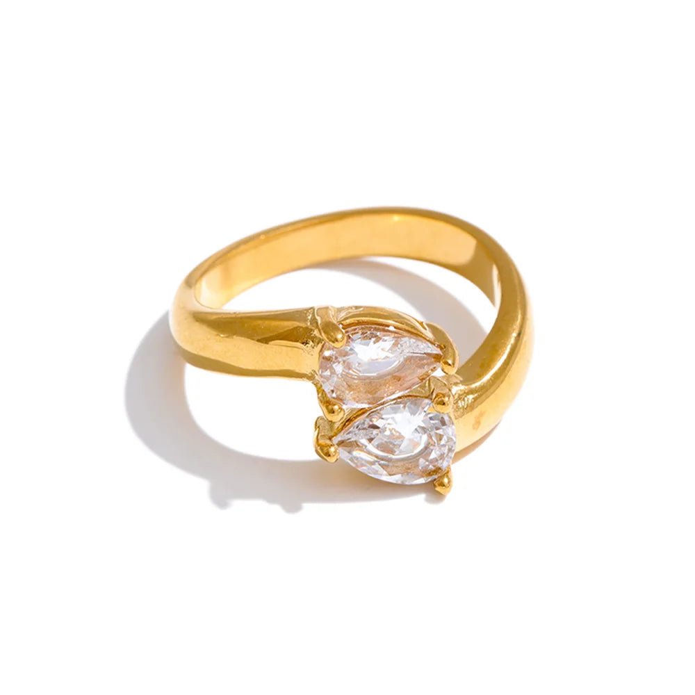 Cubic zirconia geometric ring in 18K gold-plated stainless steel with cubic zirconia.
