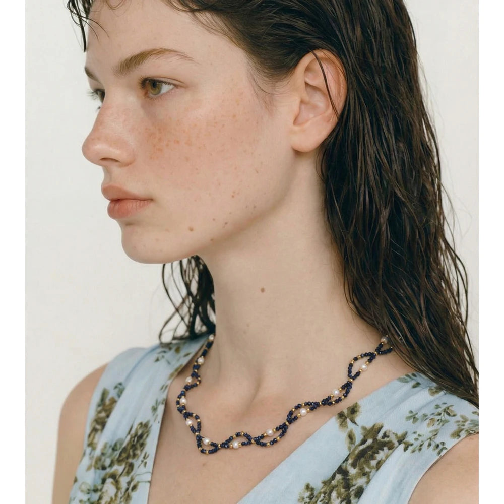 Pearl natural stone beaded necklace in gold-plated stainless steel with pearl and natural stone.