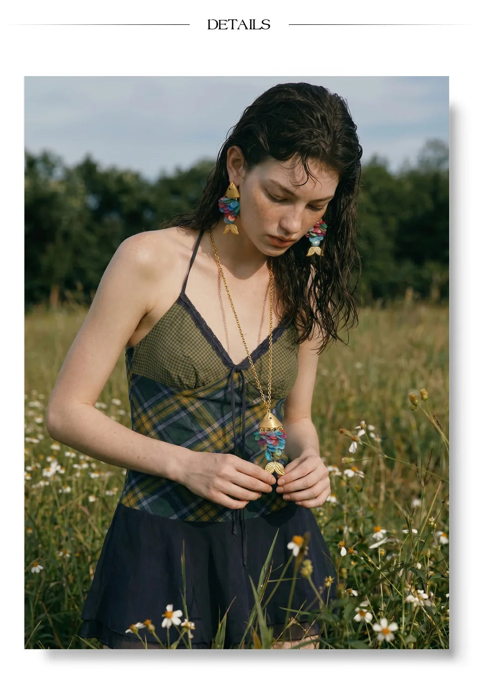 Resin multi-color geometric earrings in gold-plated stainless steel with resin.