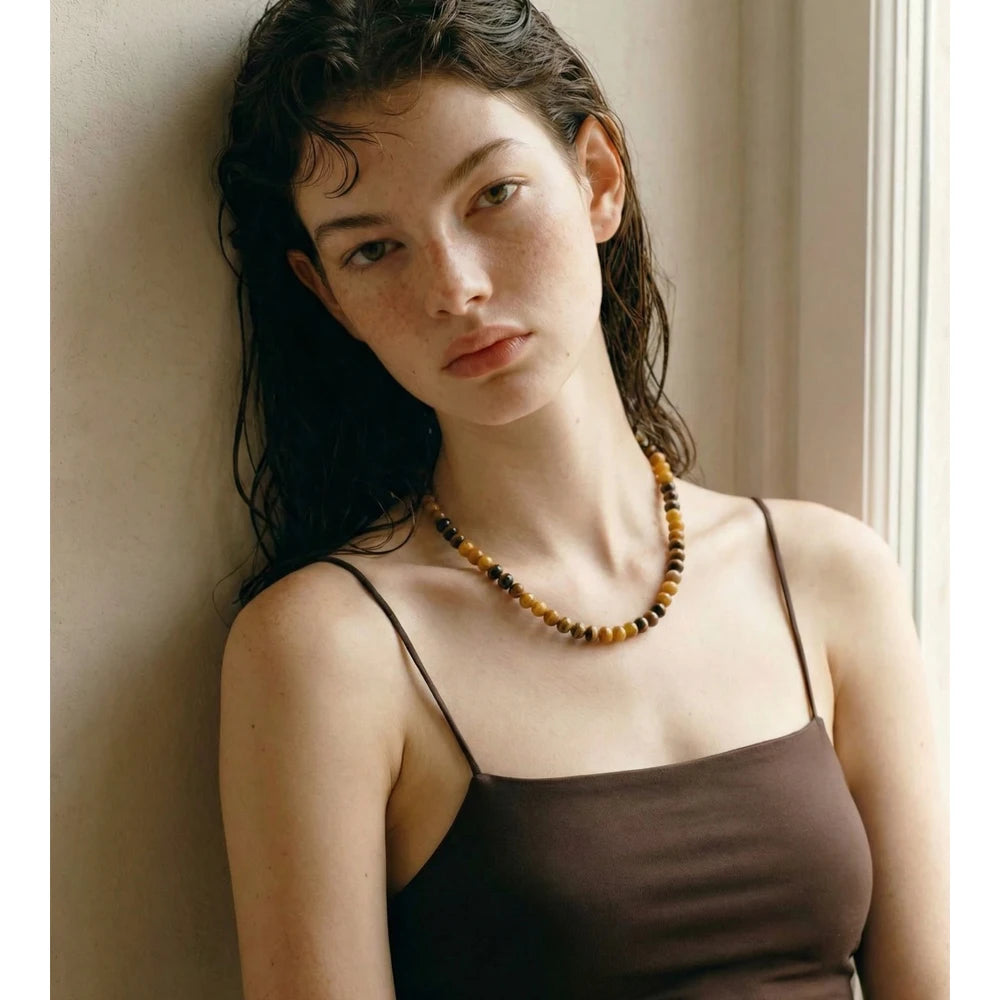 Natural stone beaded geometric necklace in gold-plated stainless steel with natural stone.