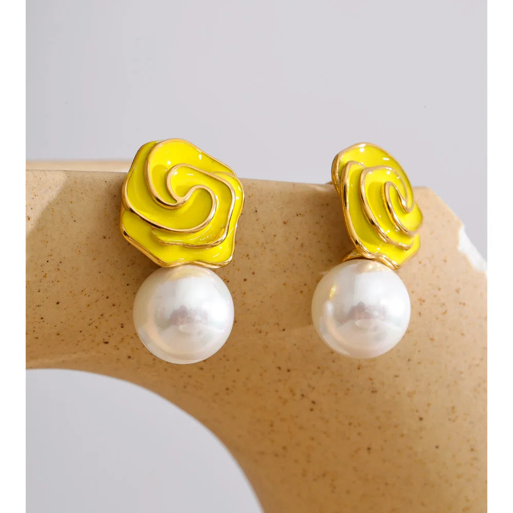 White pearl enamel earrings in gold-plated stainless steel with pearl and enamel.