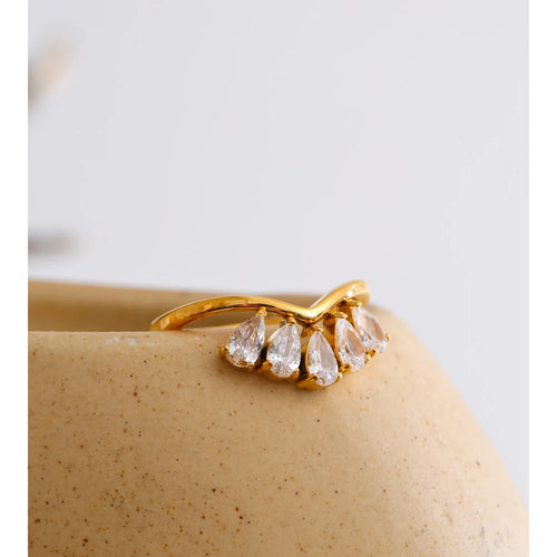 Cubic zirconia flower geometric ring in 18K gold-plated stainless steel with cubic zirconia.