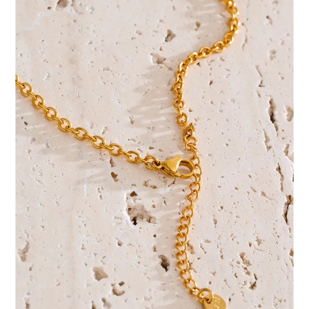 Cubic zirconia geometric chain necklace in gold-plated stainless steel with cubic zirconia.