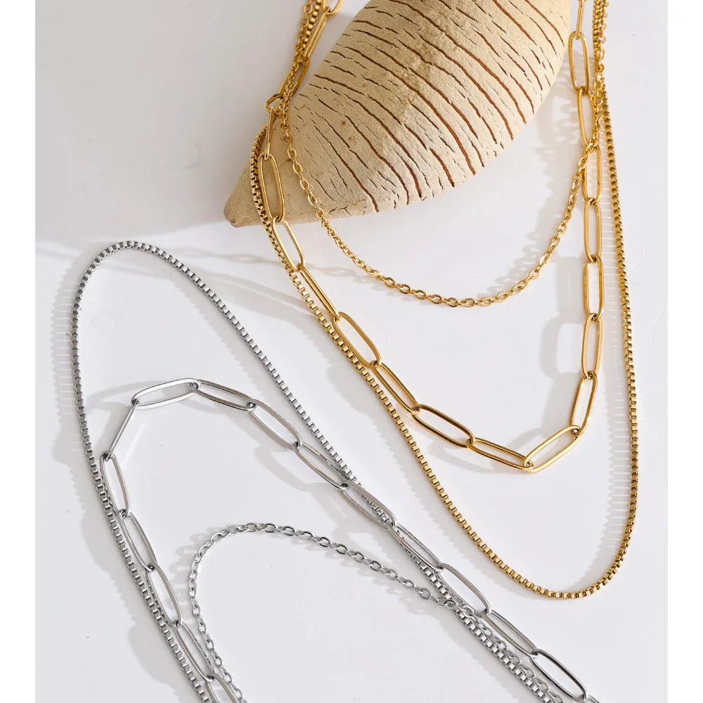 Geometric chain necklace in gold-plated stainless steel.