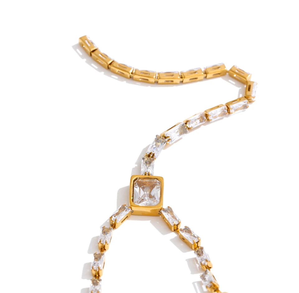 Cubic zirconia geometric chain necklace in gold-plated stainless steel with cubic zirconia.