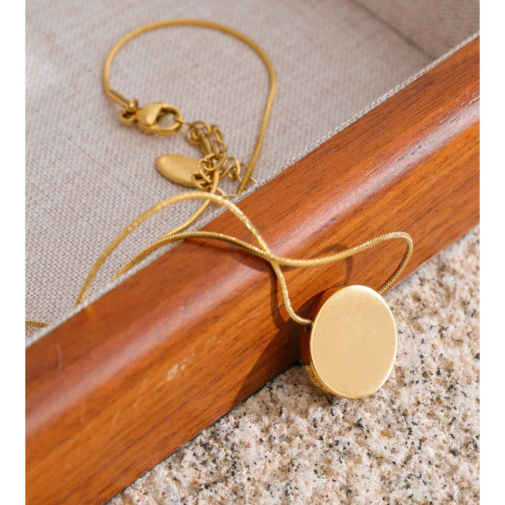 Coin geometric necklace in gold-plated stainless steel.