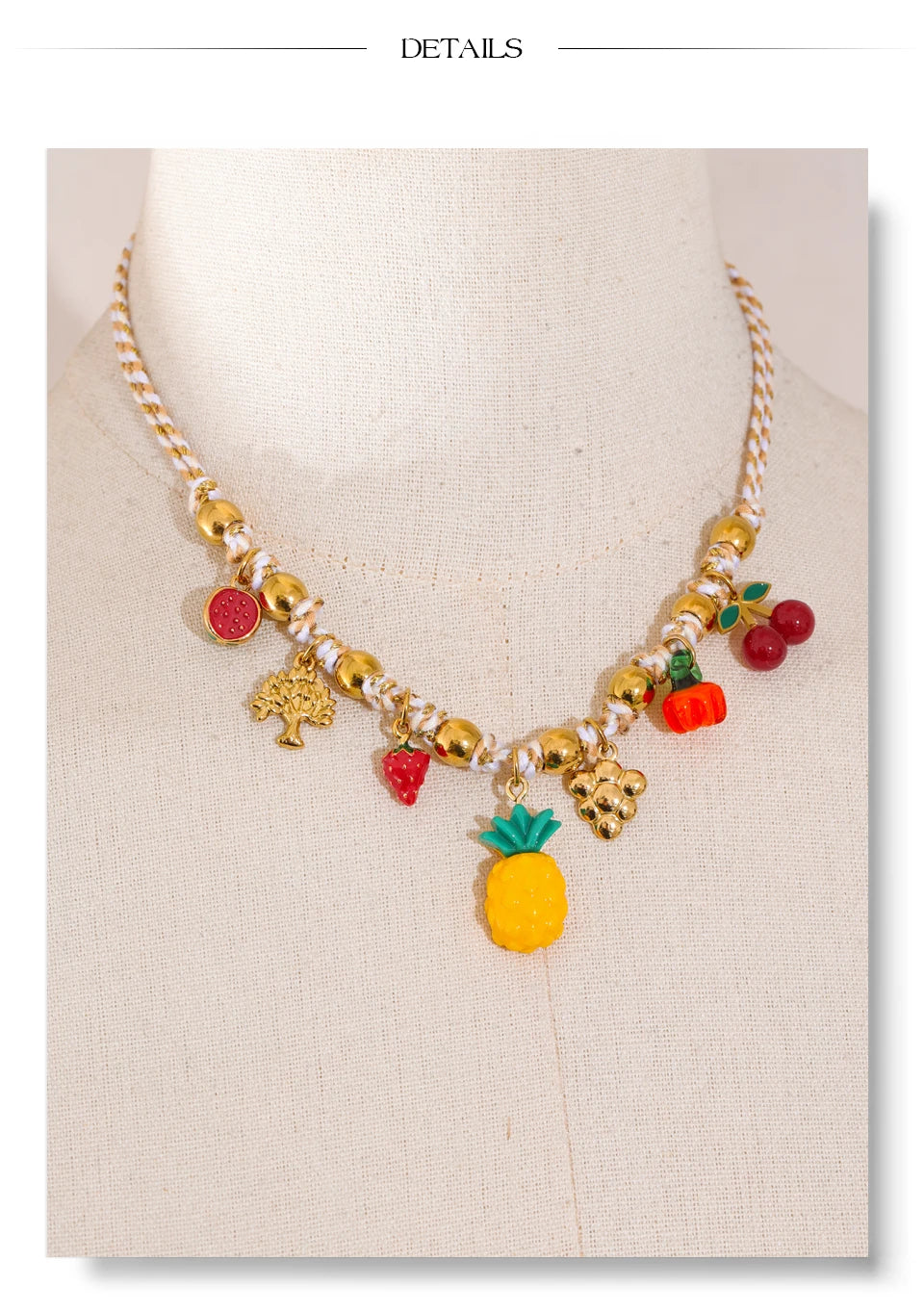 Geometric necklace in gold-plated stainless steel.