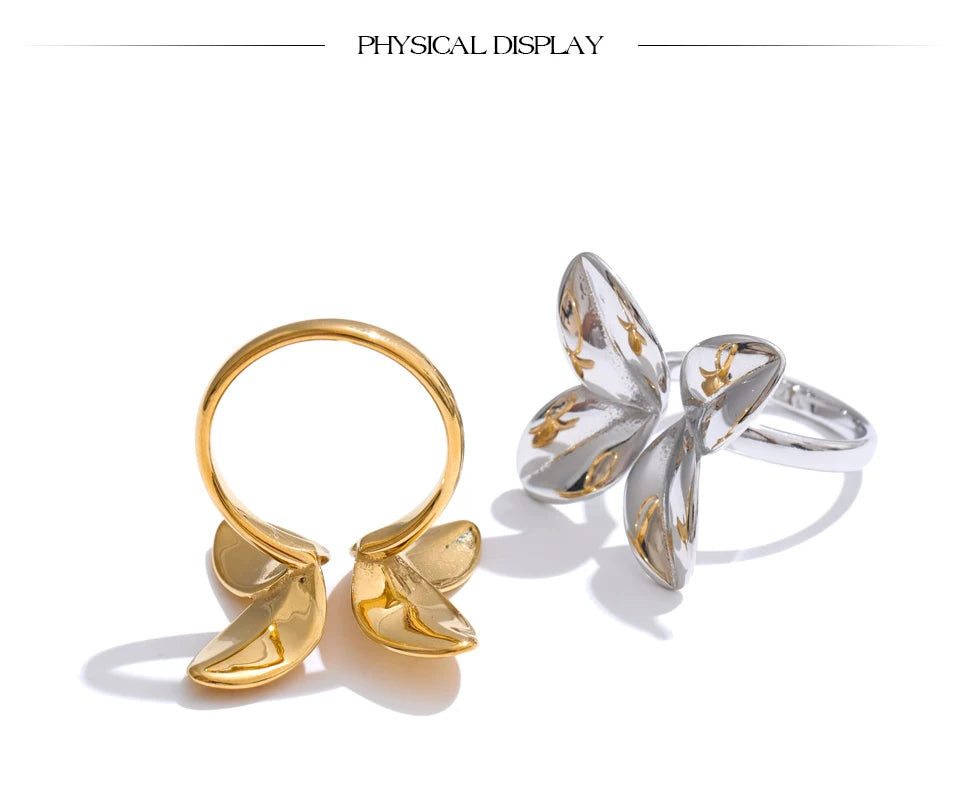 Flower ring in gold-plated stainless steel.