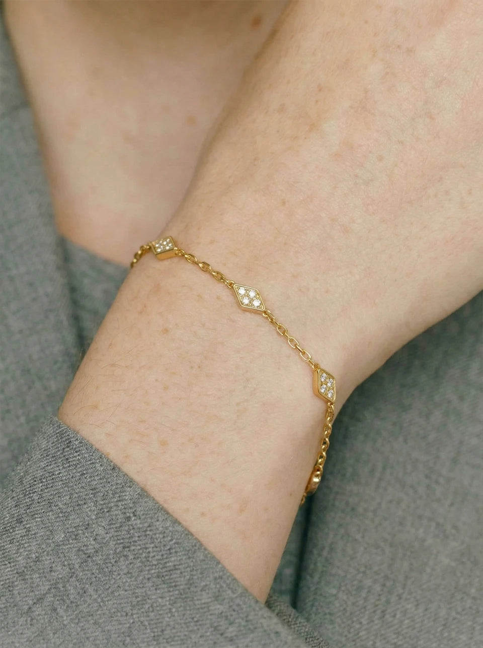 Cubic Zirconia Geometric Chain Bracelet — Gold-Plated Stainless Steel with Cubic Zirconia · PS1039