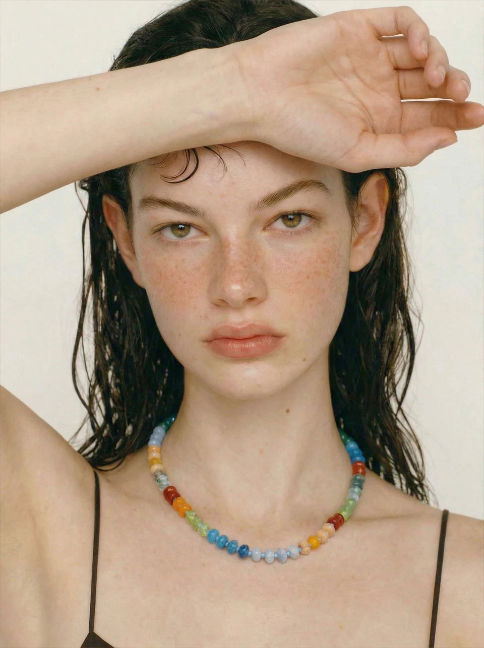 Natural stone beaded geometric necklace in gold-plated stainless steel with natural stone.
