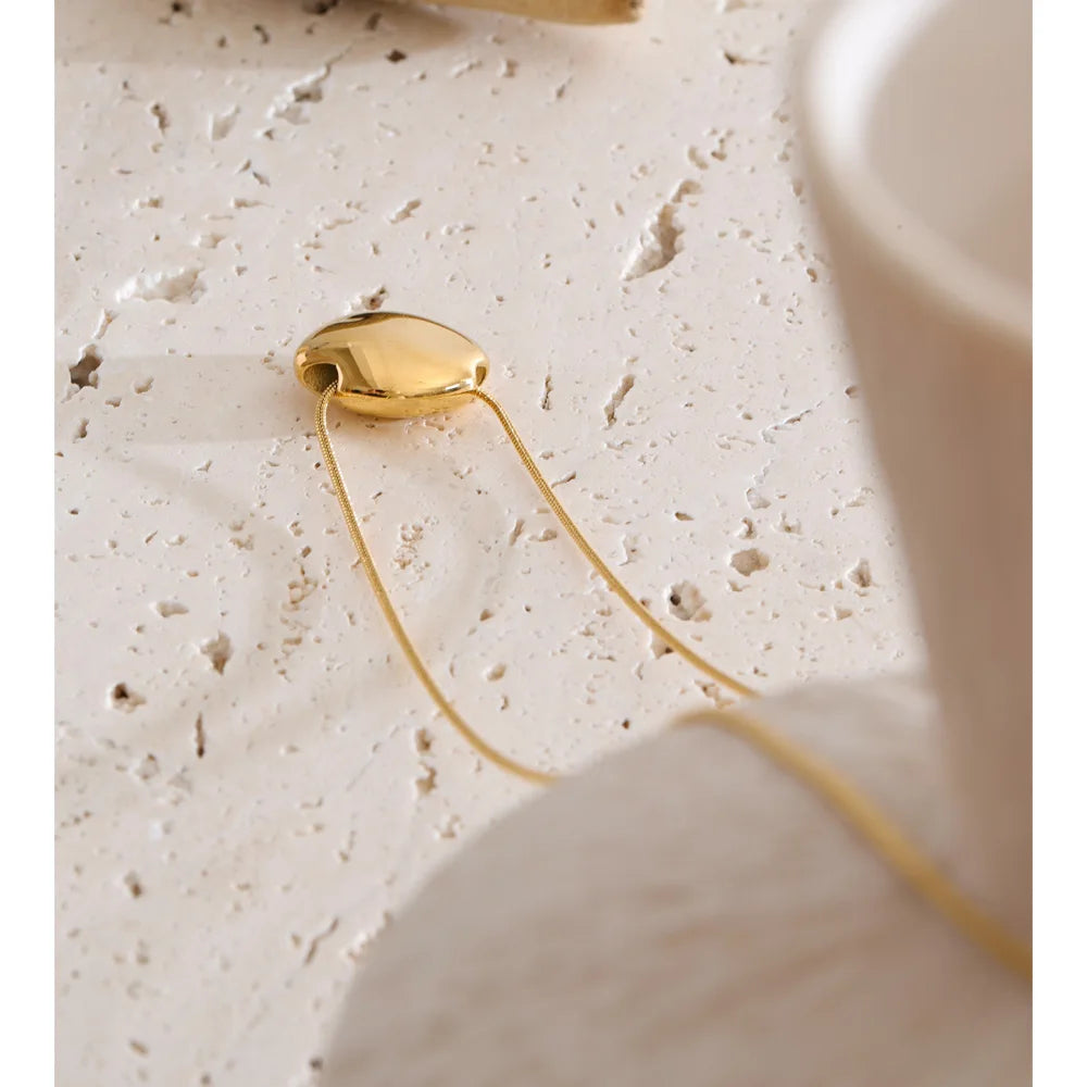 Geometric necklace in gold-plated stainless steel.