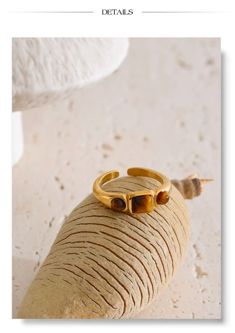 Natural stone geometric ring in 18K gold-plated stainless steel with natural stone.