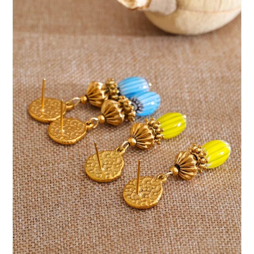 Geometric earrings in gold-plated stainless steel.