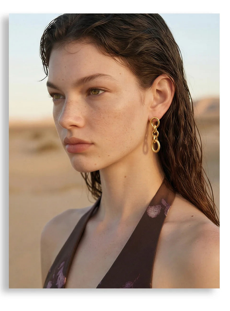 Geometric layered earrings in gold-plated stainless steel.