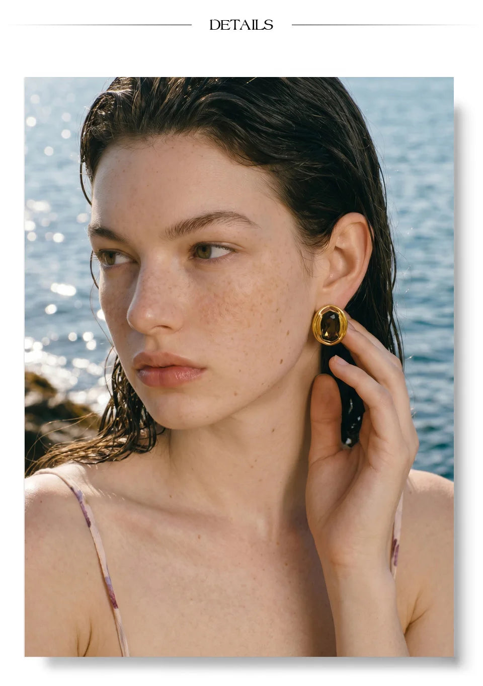 White cubic zirconia geometric earrings in gold-plated stainless steel with cubic zirconia.